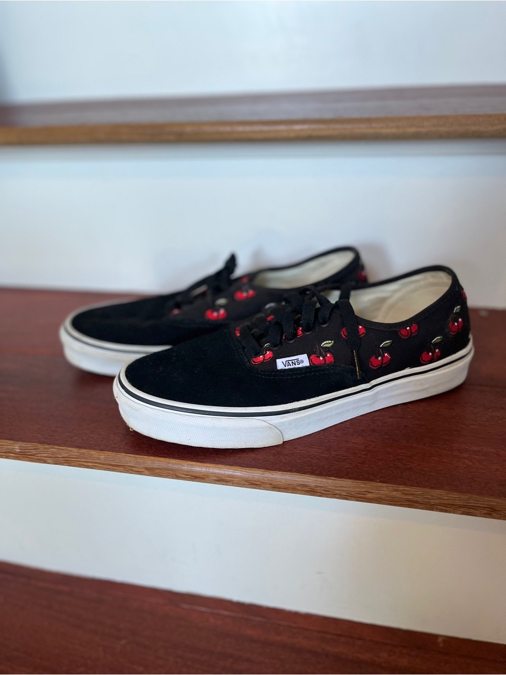 Vans Black Canvas Sneakers Embroidered Red Cherries Size Women 9.5 or Men’s 8 - Picture 3 of 9